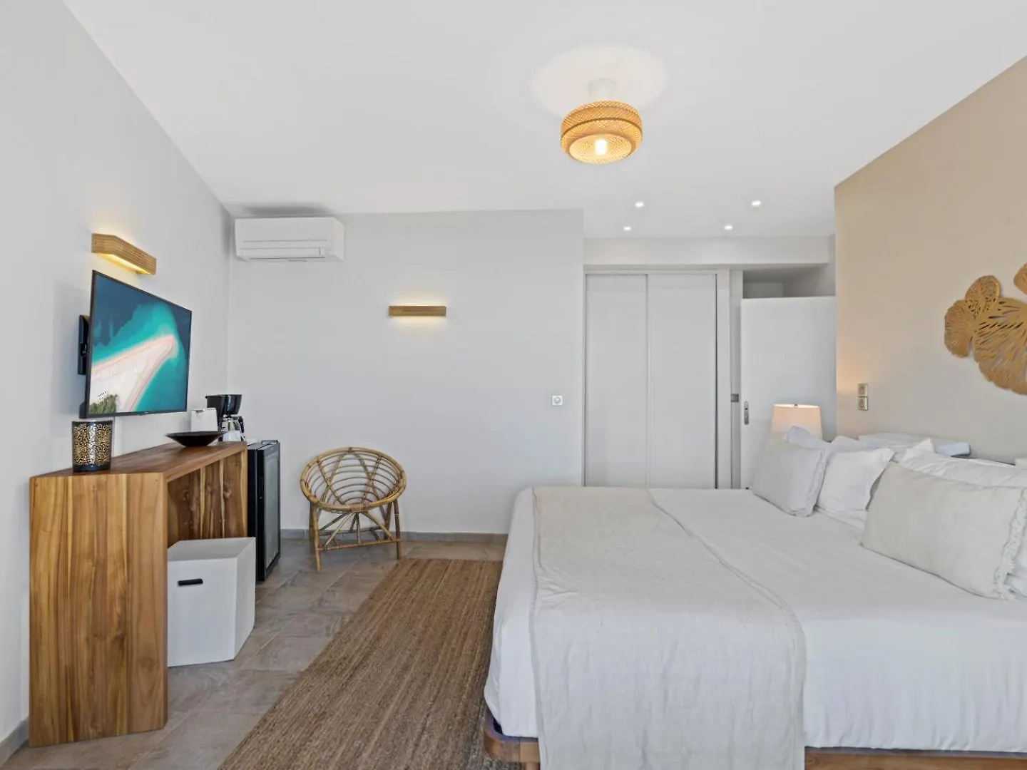 Ocean 5 Happy Bay 6 Bedroom Villa, Stunning Ocean Views, 2 Beaches, Close To Grand-Case Dining La Savane