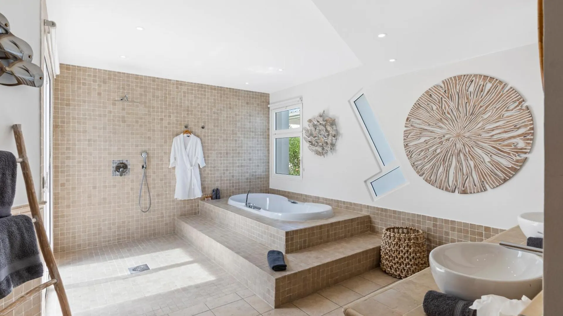 Ocean 5 Happy Bay 6 Bedroom Villa, Stunning Ocean Views, 2 Beaches, Close To Grand-Case Dining La Savane Sint Maarten